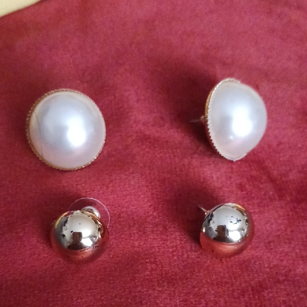 Elegant Pearl and Gold Stud Earrings Set